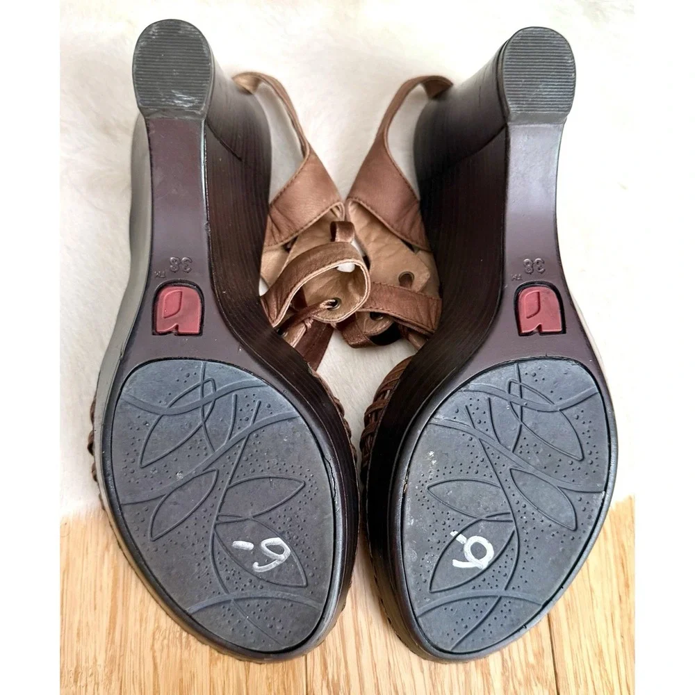 Umberto Raffini womens brown wedges with front tie open toe size 38 Or‎ 7.5